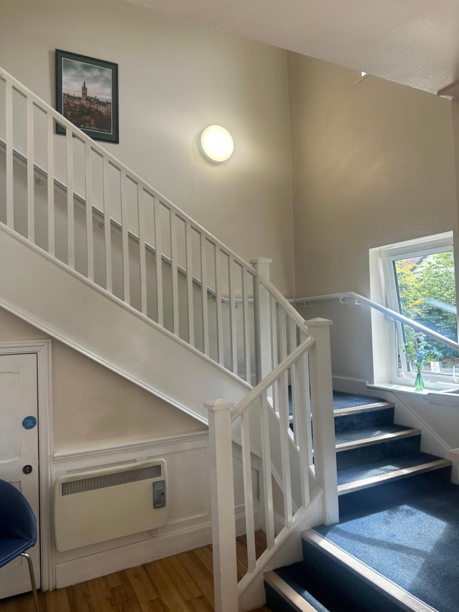 Go2 Glasgow Cumbernauld Hotel - Free Parking And Pet Friendly Bagian luar foto
