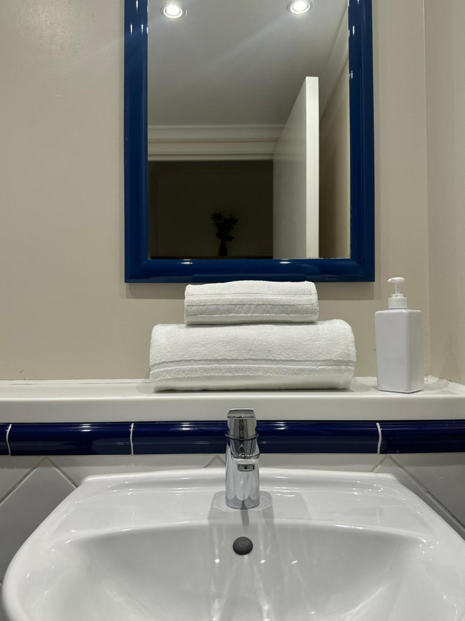Go2 Glasgow Cumbernauld Hotel - Free Parking And Pet Friendly Bagian luar foto