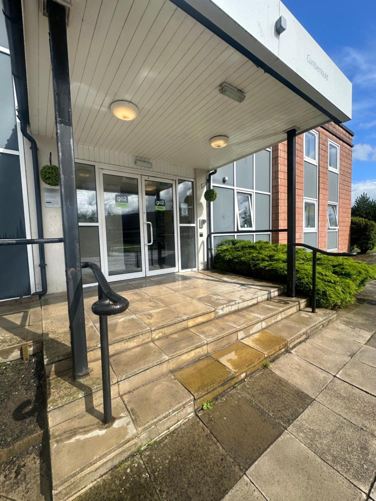 Go2 Glasgow Cumbernauld Hotel - Free Parking And Pet Friendly Bagian luar foto