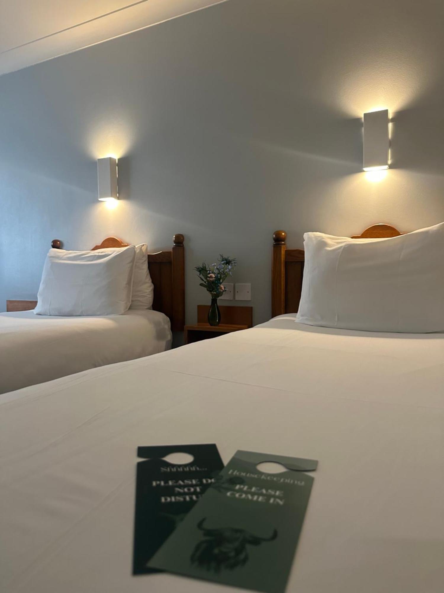 Go2 Glasgow Cumbernauld Hotel - Free Parking And Pet Friendly Bagian luar foto