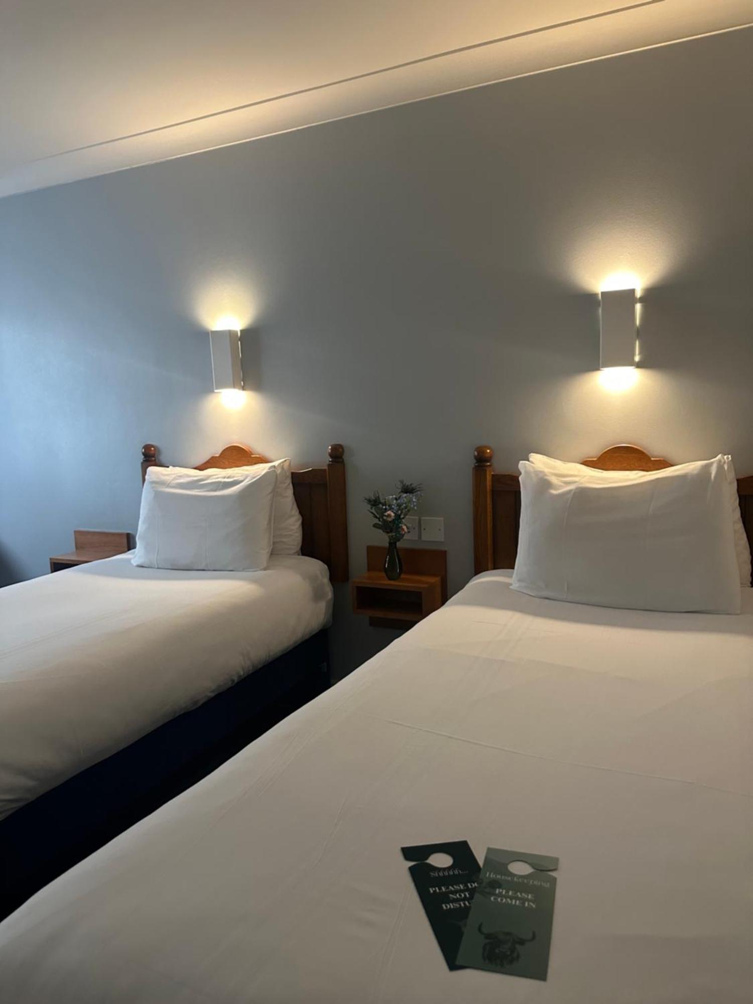 Go2 Glasgow Cumbernauld Hotel - Free Parking And Pet Friendly Bagian luar foto