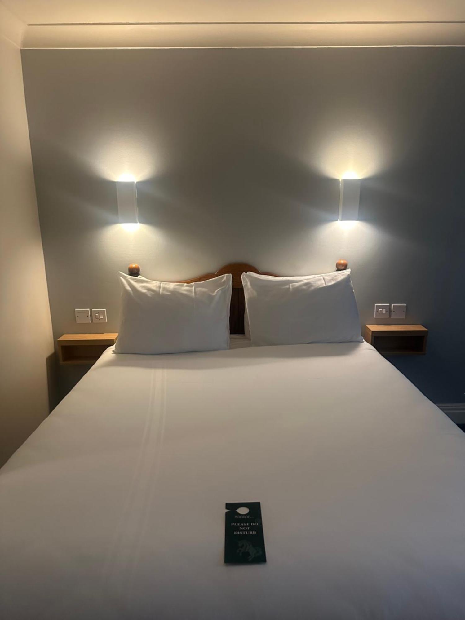 Go2 Glasgow Cumbernauld Hotel - Free Parking And Pet Friendly Bagian luar foto