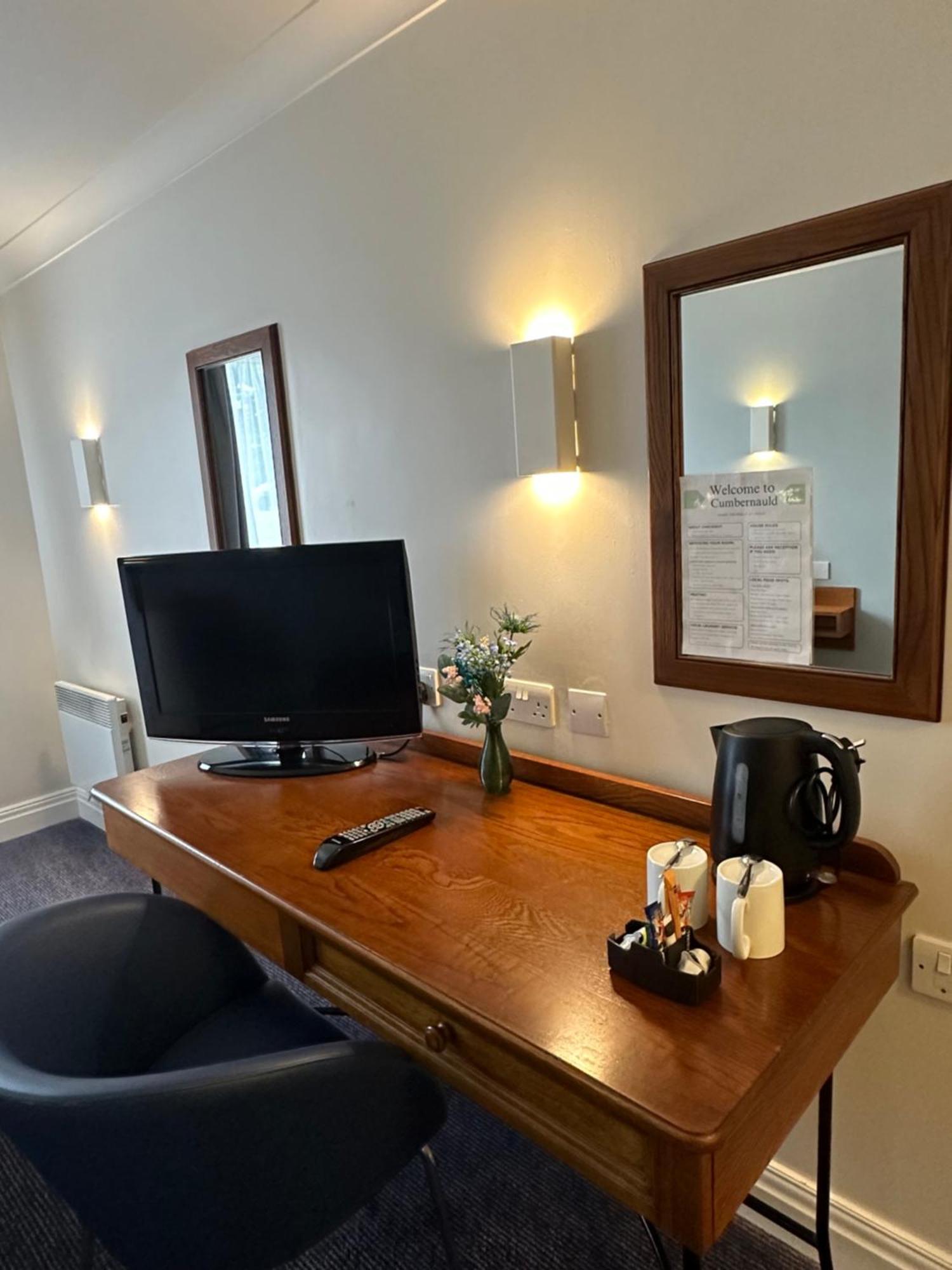 Go2 Glasgow Cumbernauld Hotel - Free Parking And Pet Friendly Bagian luar foto